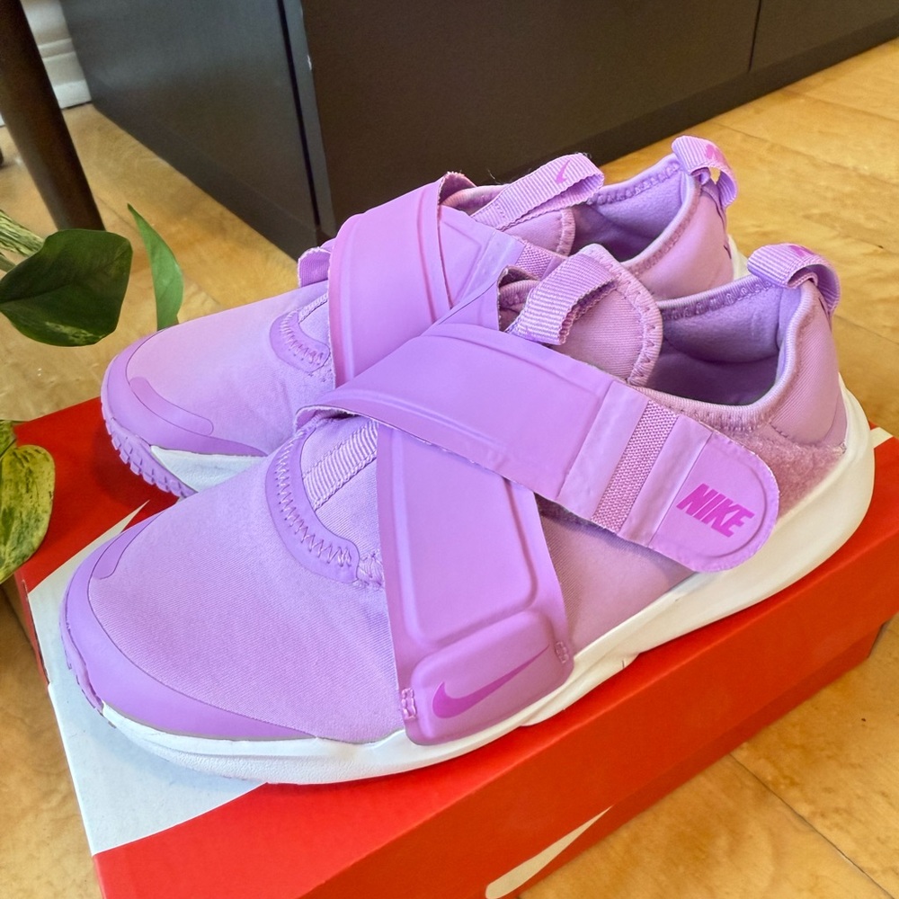 Nike Flex Advance 1.5Y Slip-On Design